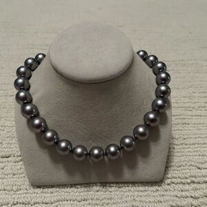 Elegant Gray (Pearl or Pearl-like) Necklace